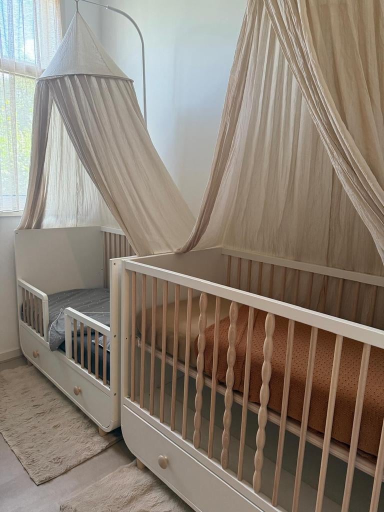 Tweemaal Babybed met laden. klamboe en klamboe piekstok, Kinderen en Baby's, Ophalen, Zo goed als nieuw, Jongetje of Meisje