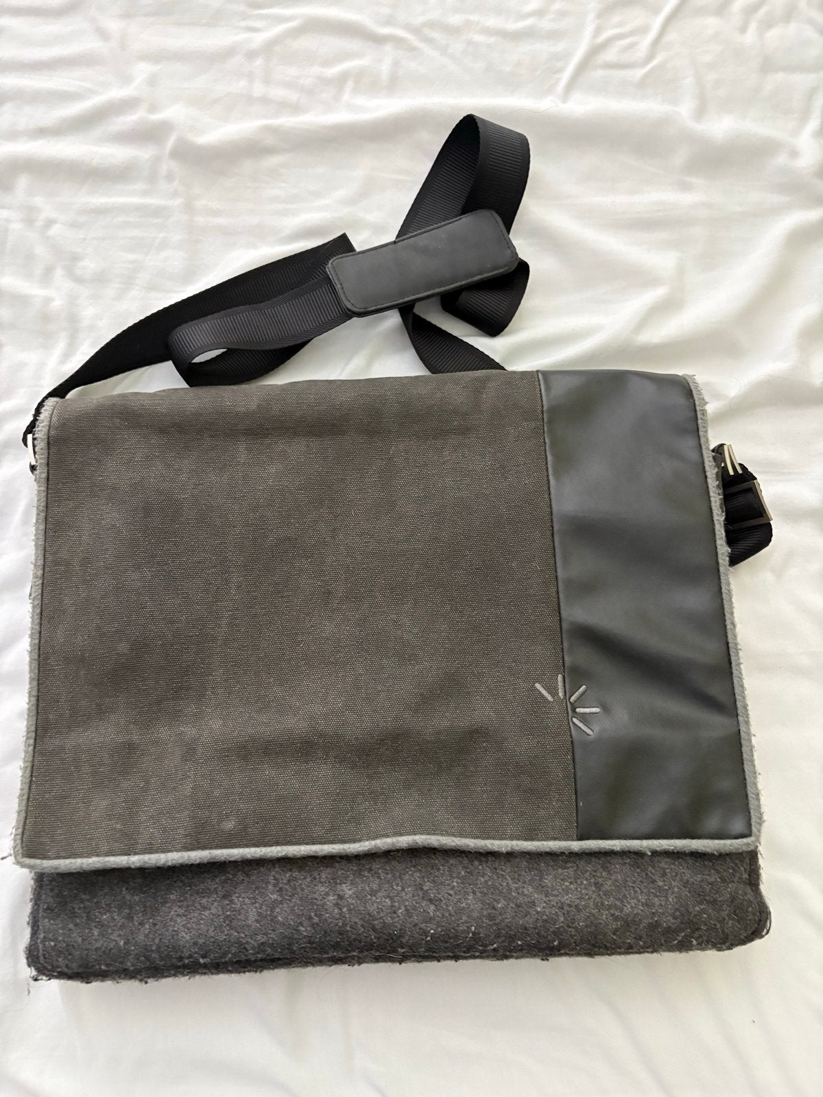 Stijlvolle laptop tas - Grijs met zwart accent, Gebruikt, Gevoerd laptopvak, 15 inch, .