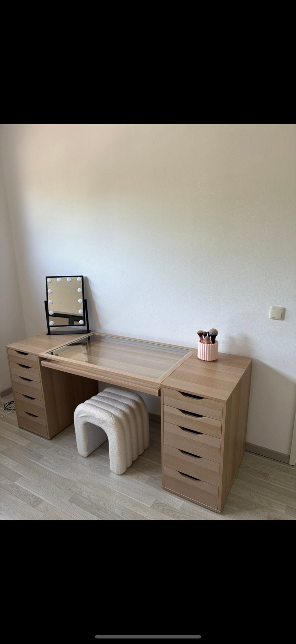 IKEA DIY Make-up Tafel met Poef en Vakkenverdeler, Huis en Inrichting, Tafels | Kaptafels, Ophalen, 100 tot 150 cm, Zo goed als nieuw