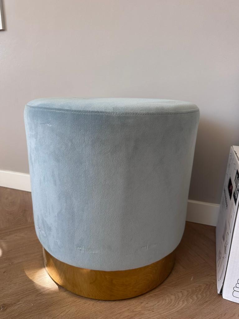Licht blauwe + goudkleurige poef, Huis en Inrichting, Banken | Voetenbanken en Poefen, Ophalen, Gebruikt, Rond, Minder dan 50 cm