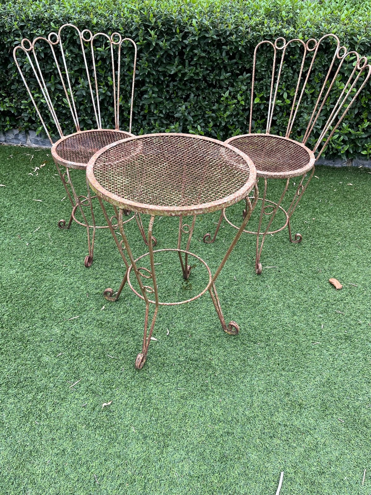 Gierijzeren bistroset 2 stoelen en 1 tafel, Tuin en Terras, Overige materialen, Eettafel, Zo goed als nieuw, Tuinset