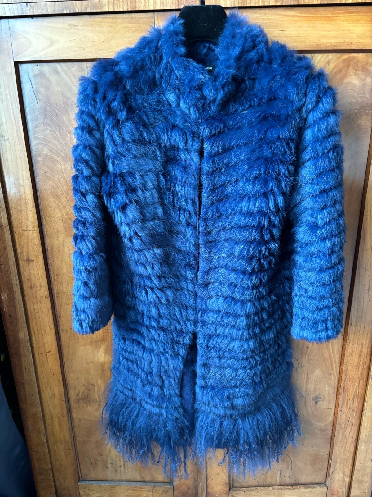 Feestelijk blauw bontjasje- Caroline Biss Nieuw, Kleding | Dames, Ophalen of Verzenden, Nieuw, Maat 38/40 (M), Blauw