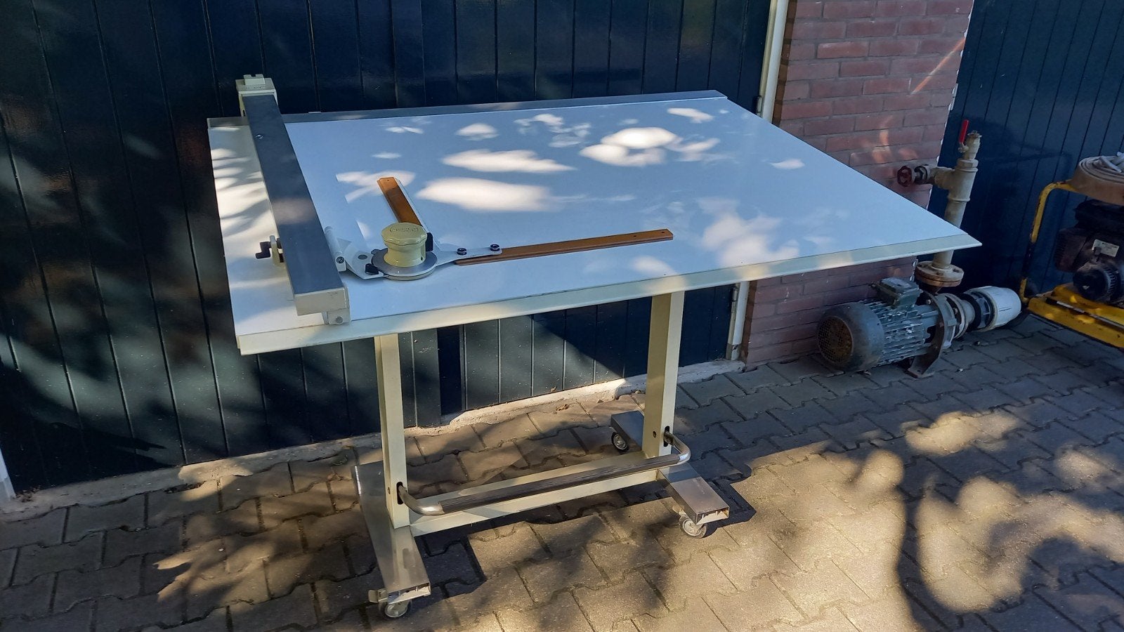 Tekentafel op zwenkwielen Arnal Neolt, Doe-het-zelf en Verbouw, Ophalen, Gebruikt, Dd, Asd
