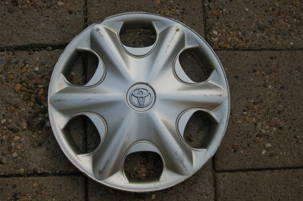 1 losse originele wieldop Toyota Camry 15 inch, Auto diversen, Wieldoppen, Ophalen of Verzenden, Gebruikt