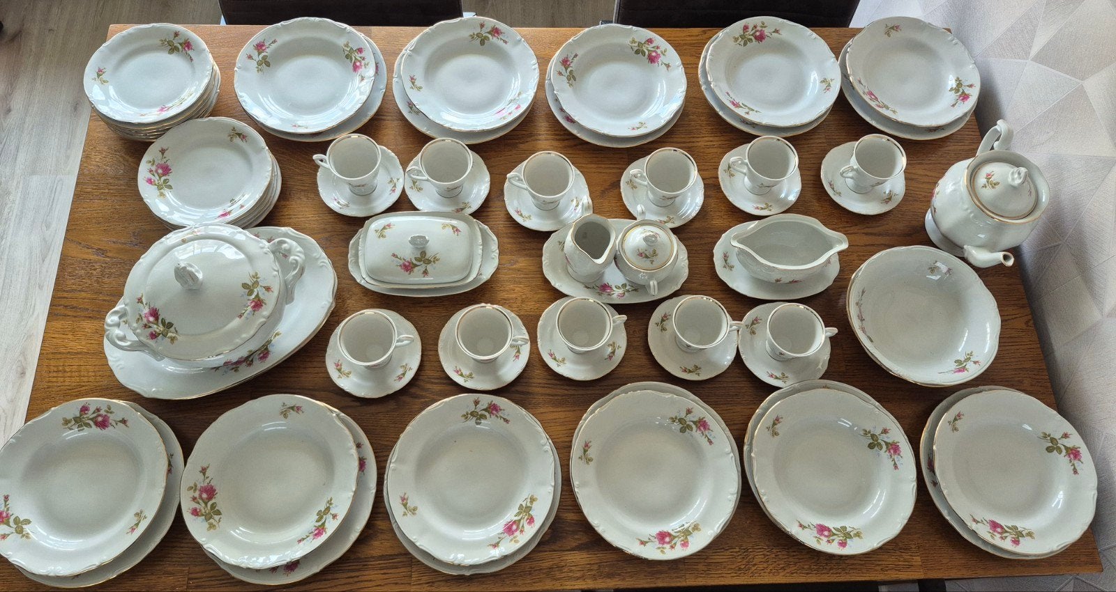Groot Chodziez servies met rozenmotief - alles in 1 koop, Antiek en Kunst, Ophalen
