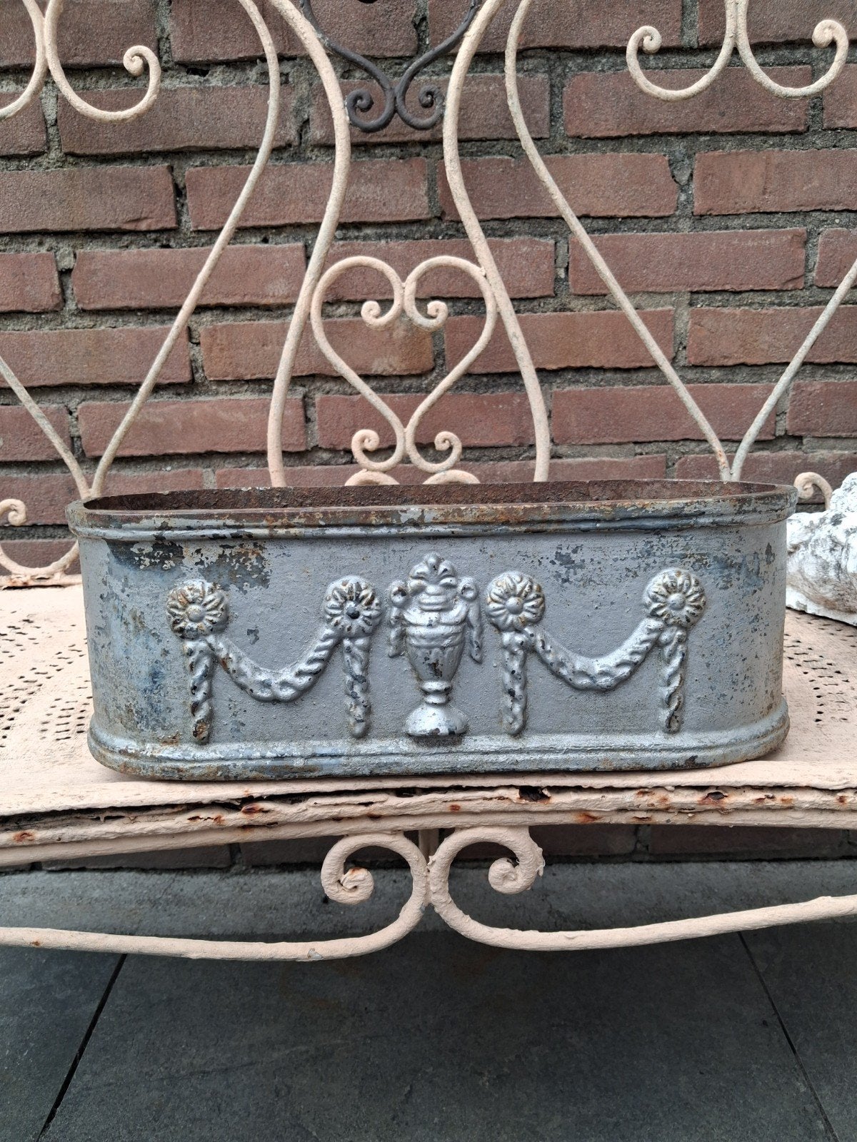 ANTIEK OUD  .....  FRANS GIETIJZEREN   ...  JARDINAIRE., Tuin en Terras, Gebruikt, Minder dan 30 cm, Rond, Ophalen of Verzenden