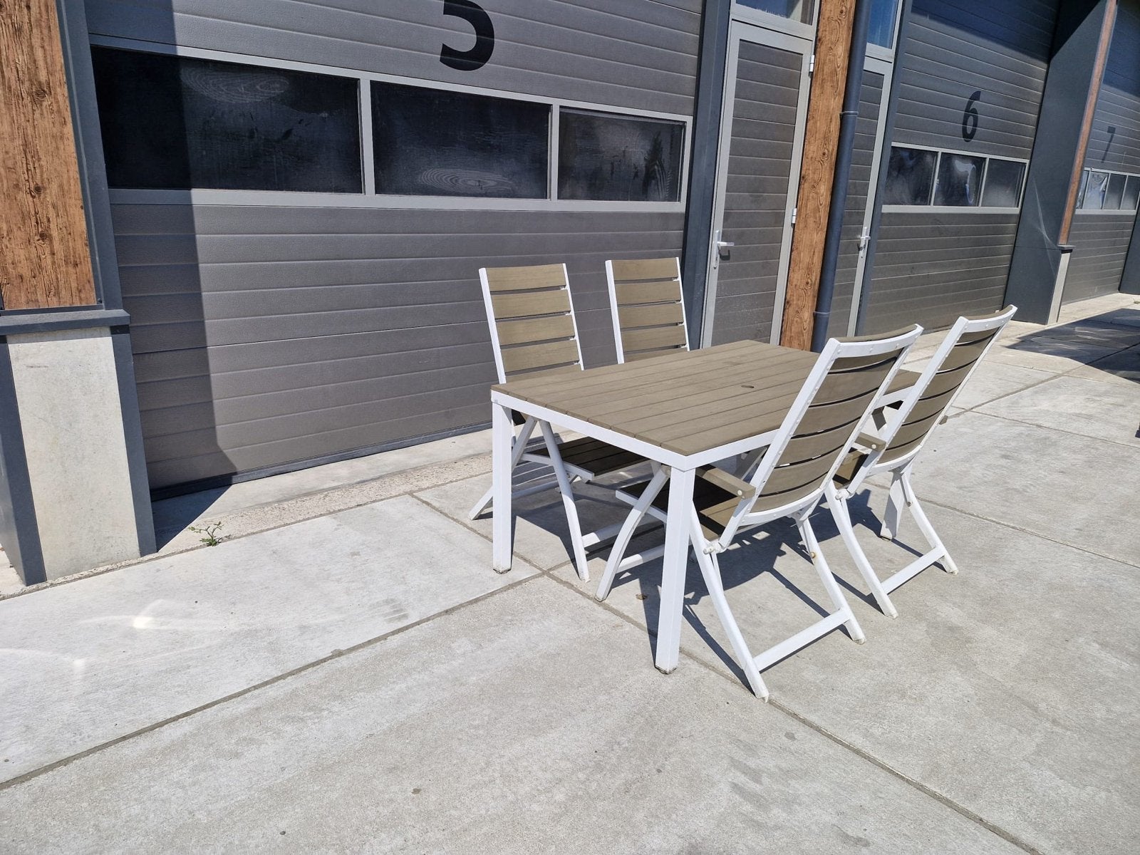 Moderne tuinset met inklapbare stoelen