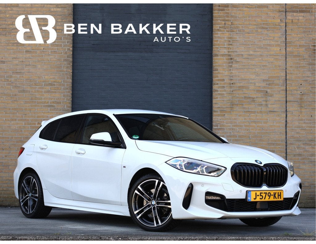 BMW 1-serie 118i High Executive M Sport Live Cockpit Pro | O, Auto's, BMW, Gebruikt, Leder en Stof, Wit, Origineel Nederlands