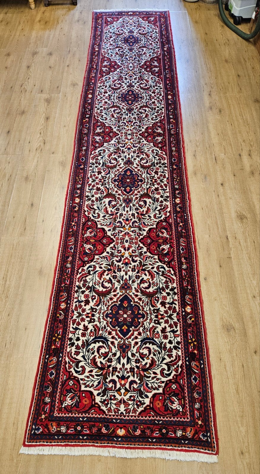 Handgeknoopt perzisch tapijt loper rudbar 387x79
Ni, Info@SlatsAntiek.nl, Perzisch, Vof Slats Antiek, Blauw
