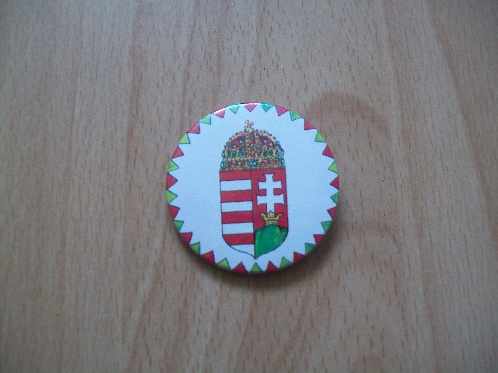 Speldje speld pin button met het wapen van Hongarije NIEUW, Ophalen of Verzenden, Nieuw, Stad of Land, Button
