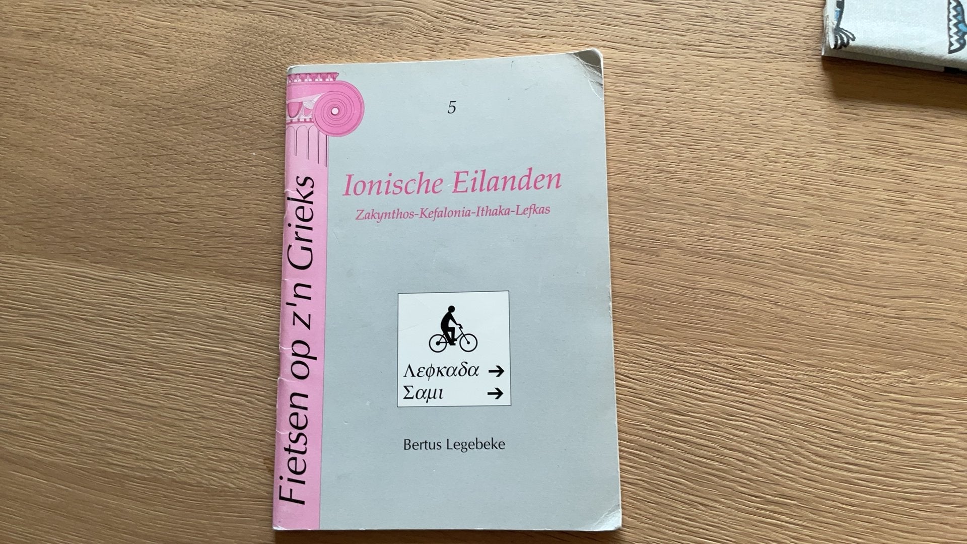 Fietsen op Ionische eilanden (griekenlland) Bertus Legebeke, Fiets- of Wandelgids, Europa, Ophalen of Verzenden, Gelezen