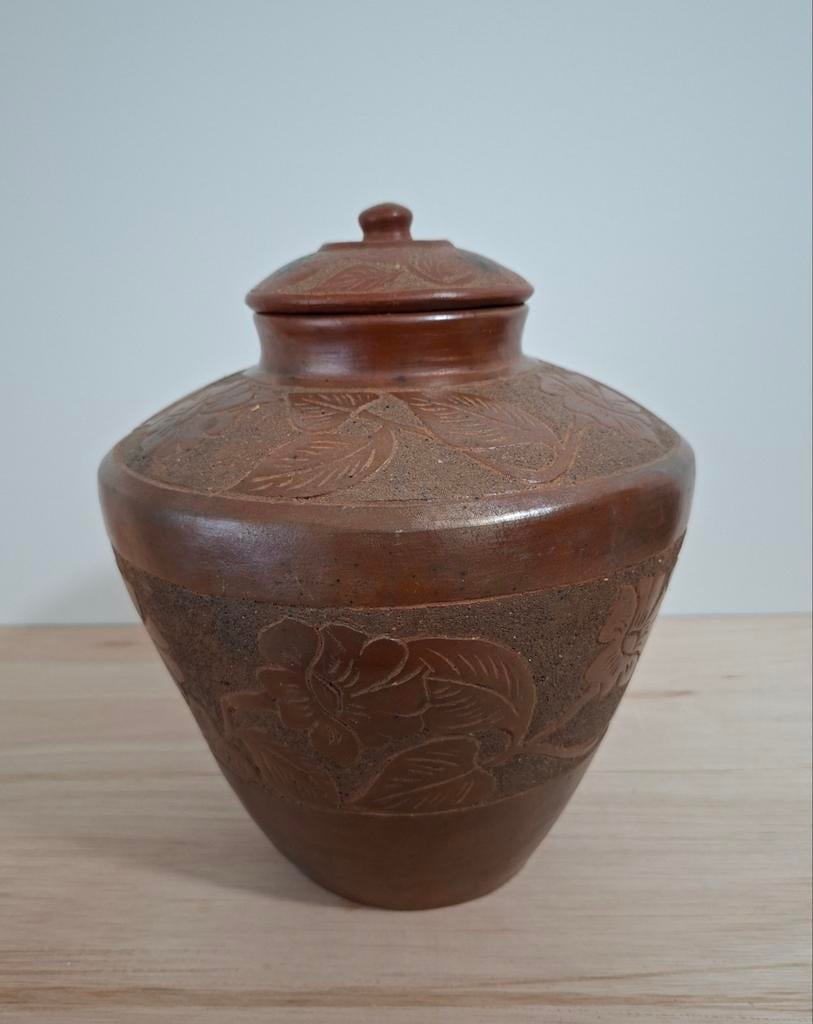 Martavaan Steengoed, Terracotta Pot in Reliëf., Ophalen of Verzenden