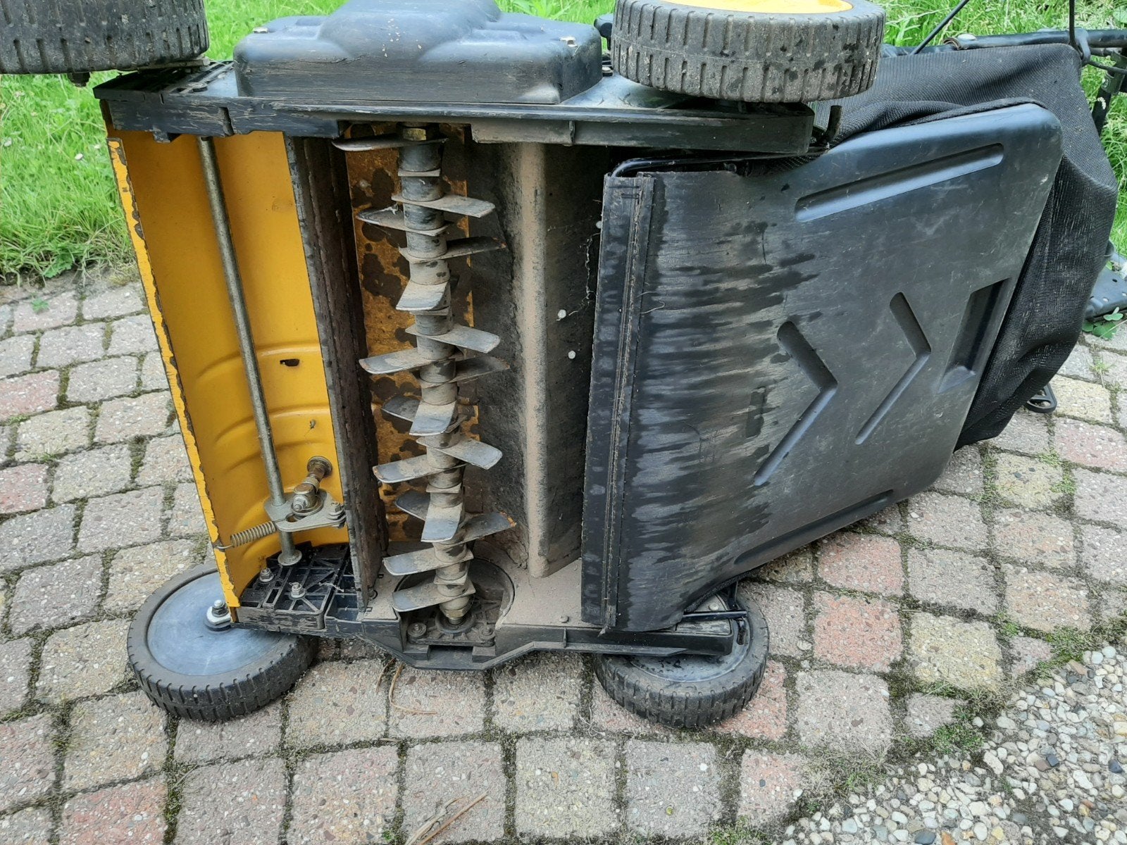 FleurElle V 40E Verticuteermachine 1500W 40cm, Tuin en Terras, Verticuteermachines, Ophalen