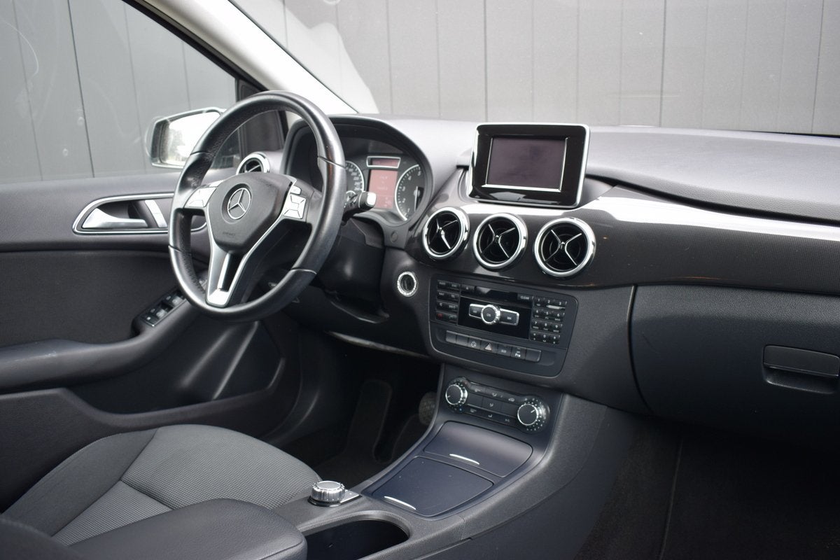 Mercedes-Benz B-Klasse 180 Automaat Ambition Full Map Navi |, Gebruikt, 4 cilinders, Met garantie (alle), Bi-Xenon koplampen
