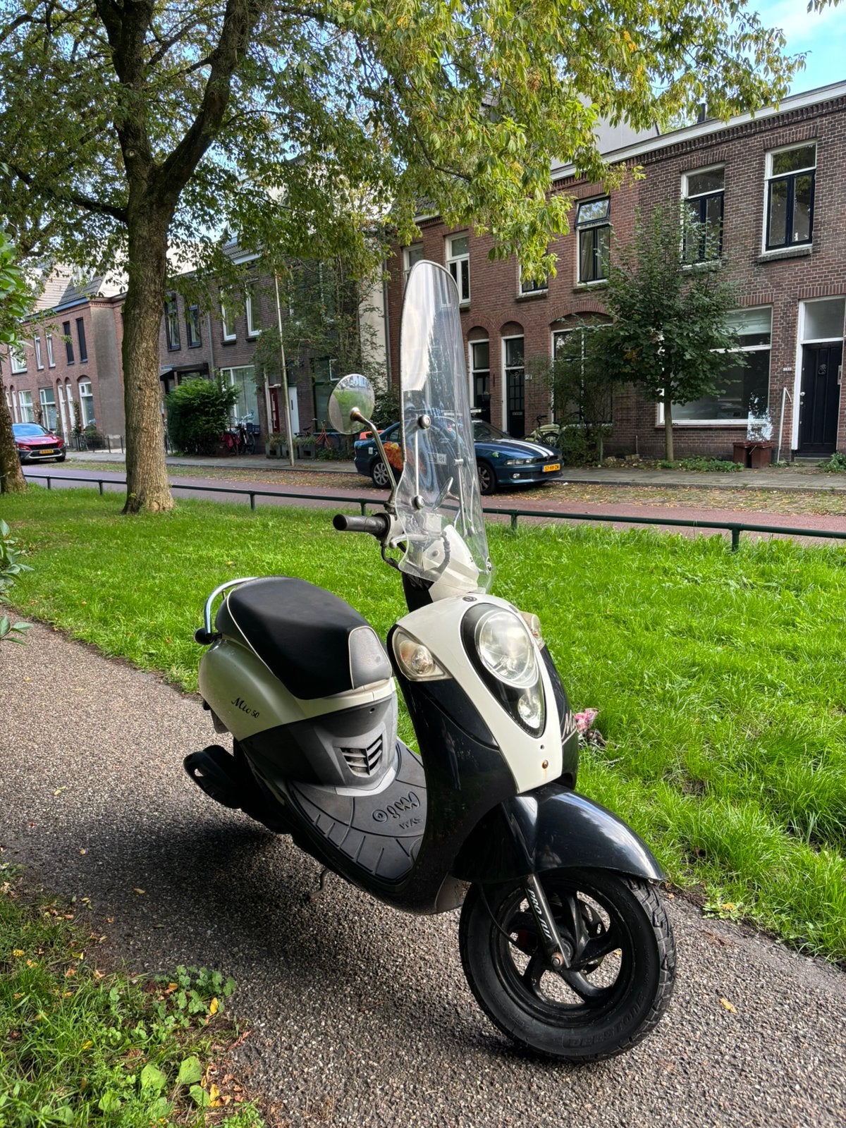Sym mio 50 scooter wit/zwart, Ophalen, Zo goed als nieuw, Benzine, Mio