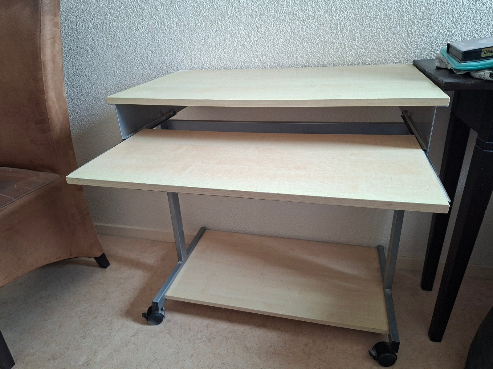 Compact computerbureau op wielen, licht hout, Huis en Inrichting, Bureaus, Ophalen, Gebruikt, Hout, Overige merken