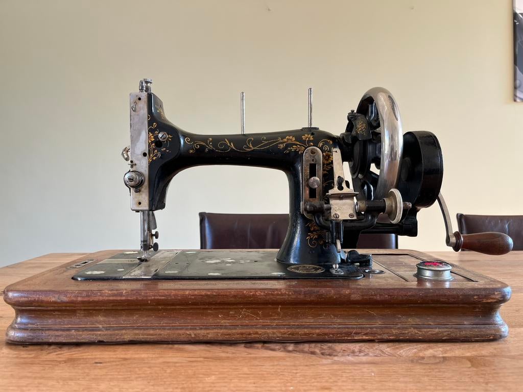 Orginal Victoria Naaimachine, Ophalen