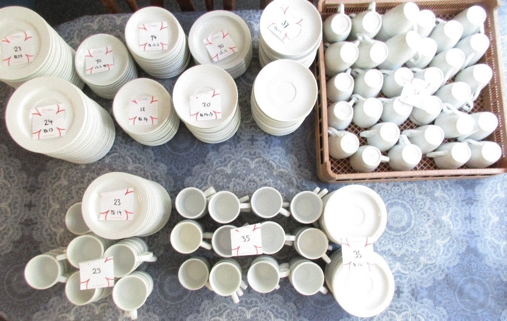 horeca servies - partij kop en schotels en losse schotels, Ophalen, Gebruikt, Overige stijlen, Kop(pen) en/of Schotel(s)