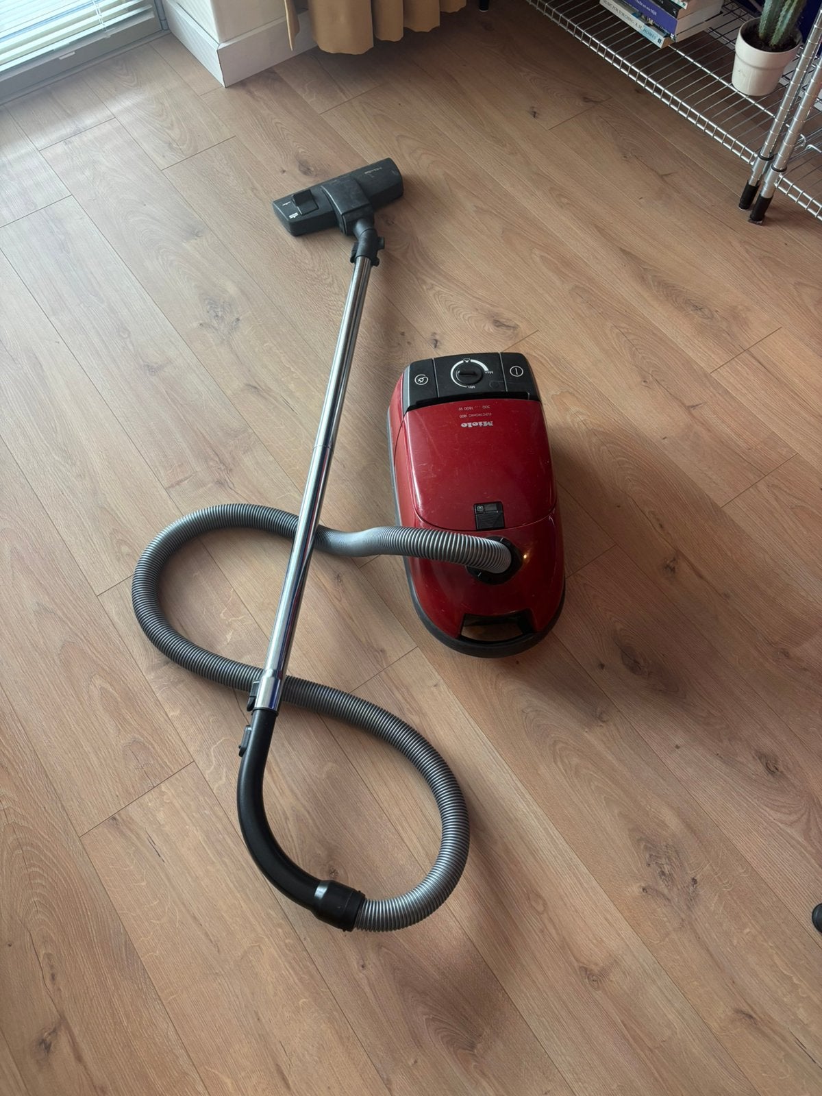 Miele stofzuiger, Witgoed en Apparatuur, Gebruikt, 1600 tot 2000 watt, Miele, Sledestofzuiger