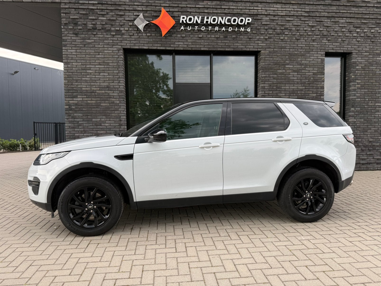 Land Rover Discovery Sport 2.0 Si 241pk 4WD HSE Aut PANO VOL, Auto's, Land Rover, Automaat, 1821 kg, 4 cilinders, 2000 kg