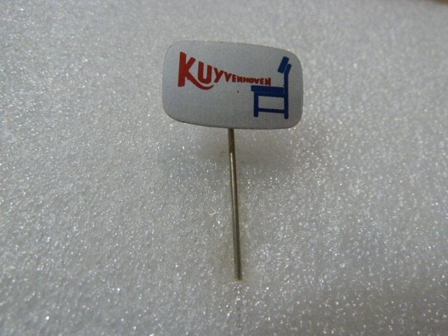 Vintage Speldje Kuijvenhoven Meubelen, Ophalen of Verzenden, Gebruikt, Overige onderwerpen, Speldje of Pin