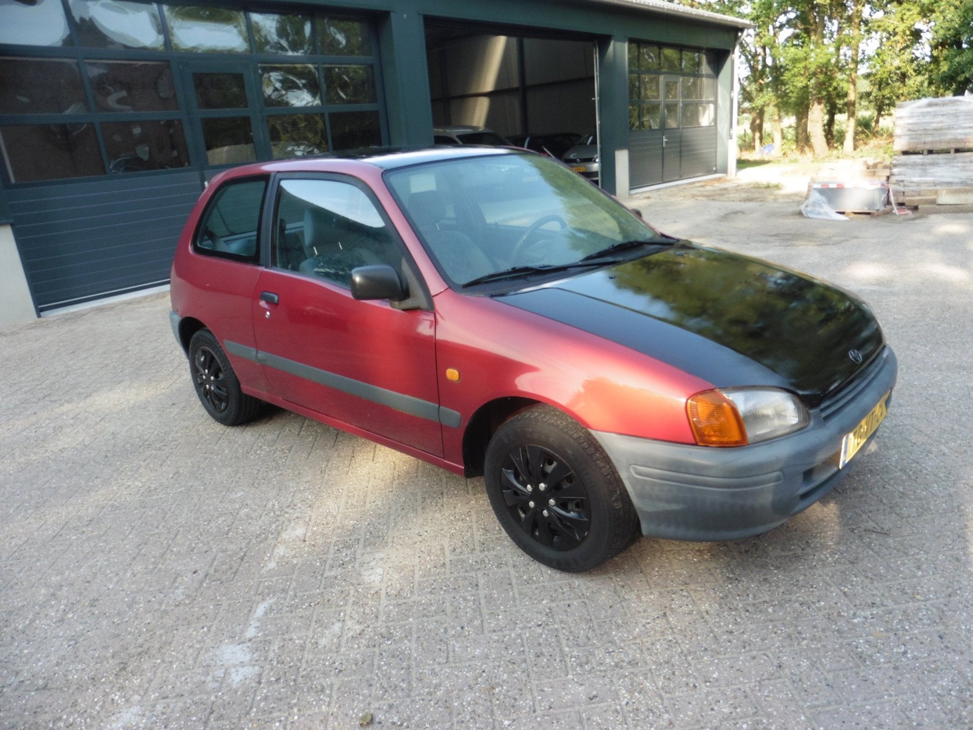 Toyota Starlet 1.3-16V Black, Gebruikt, 4 cilinders, Starlet, 400 kg