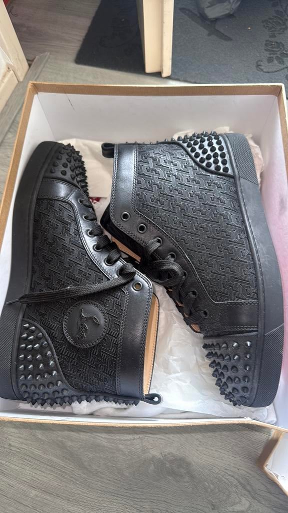 Christian Louboutin Spikes 2 Flat Zwart met Mat (maat 44), Ophalen of Verzenden, Zo goed als nieuw, Zwart