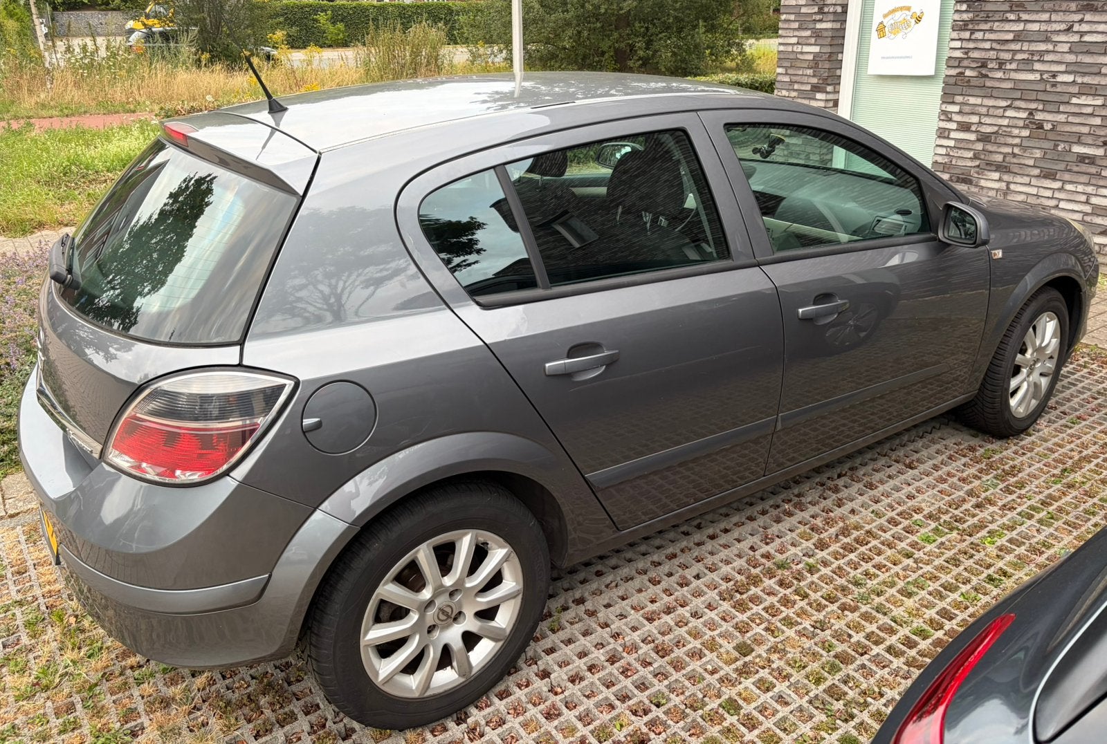 Opel Astra 1.6 16V 5D 77KW 2007 Grijs, Voorwielaandrijving, Metallic lak, 4 cilinders, 635 kg