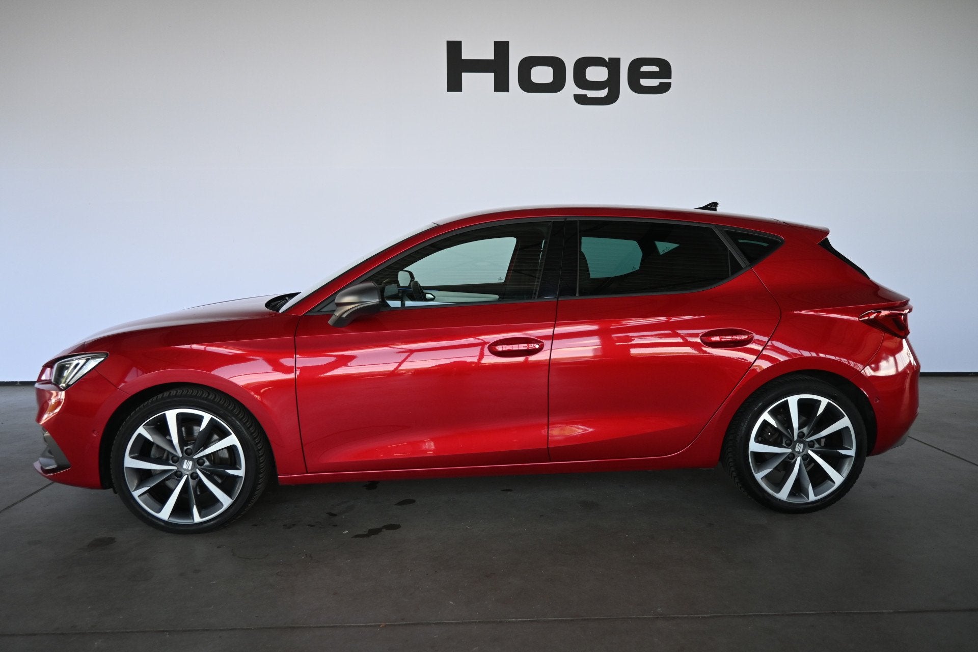 SEAT Leon 1.5 eTSI FR Automaat Adaptieve Cruise Navigatie Cl, 4 cilinders, Met garantie (alle), Leder en Stof, Bedrijf
