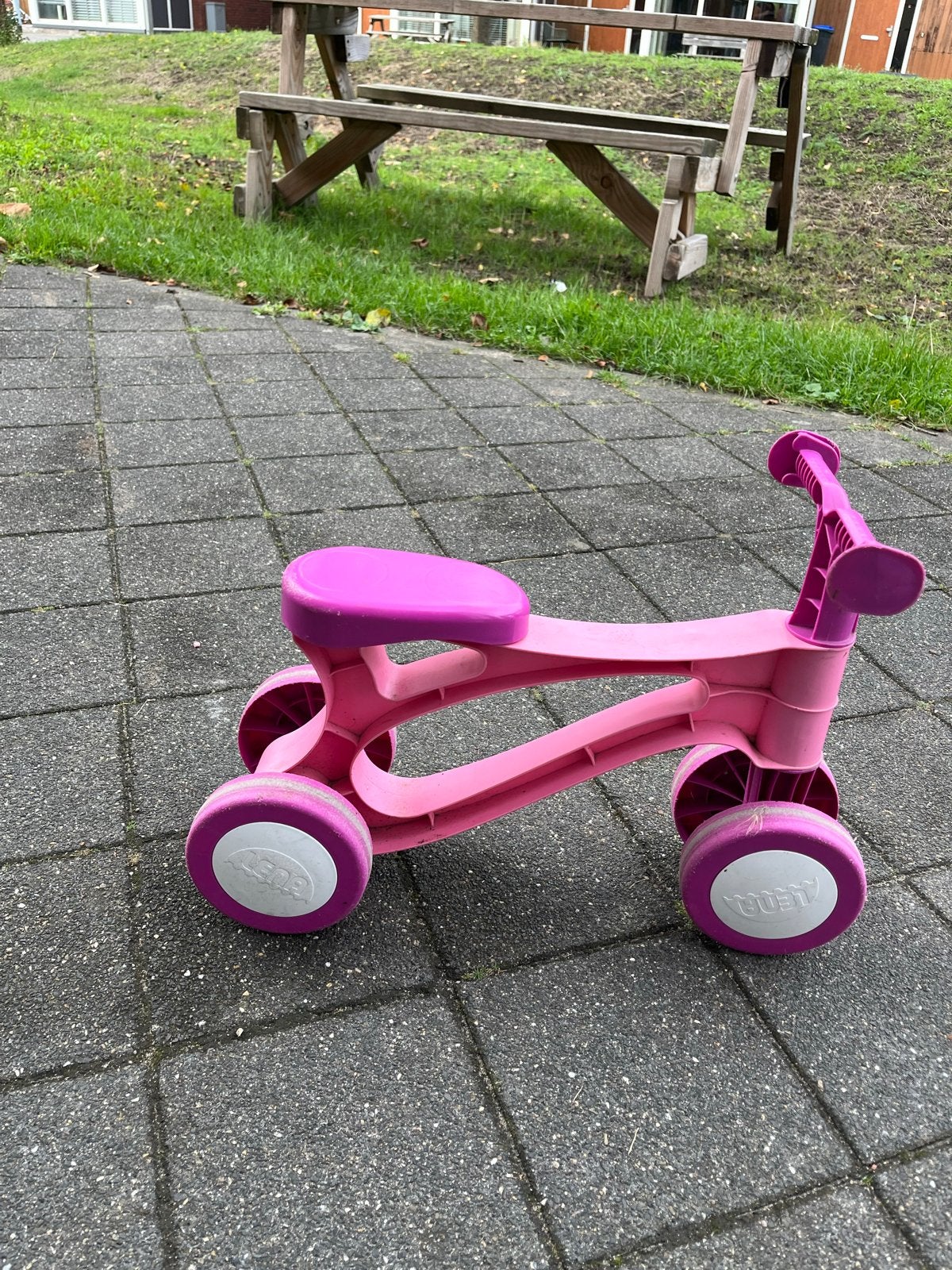 Leuk roze Lena loopfietsje voor de allerkleinsten, Ophalen, Gebruikt, Loopfiets