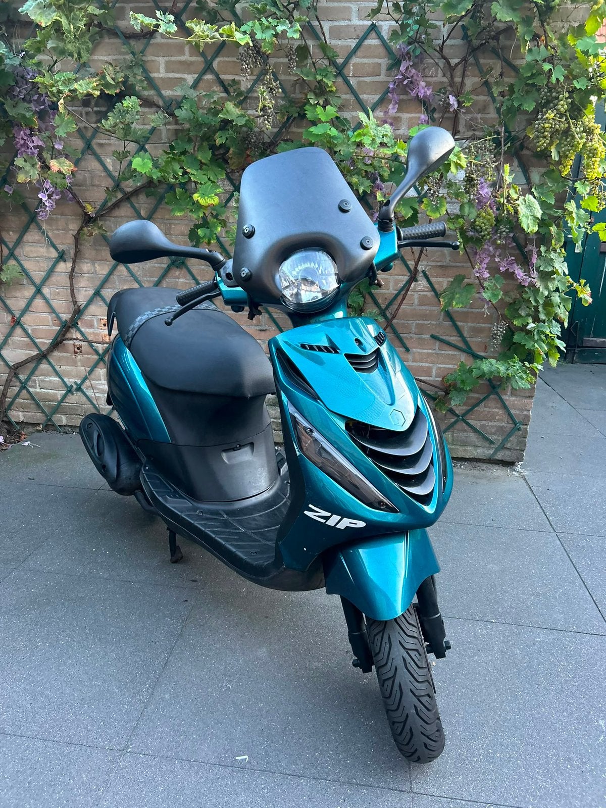 Piaggo zip 4 takt 2016, Fietsen en Brommers, Scooters | Piaggio, Ophalen, Maximaal 45 km/u, Zip, Zo goed als nieuw