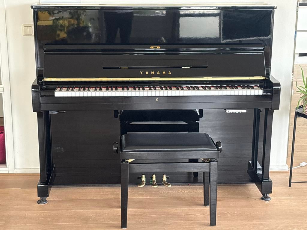 Yamaha U1 Silent Piano met bank en koptelefoon, Muziek en Instrumenten, Ophalen, Gebruikt, Zwart, Digitaal