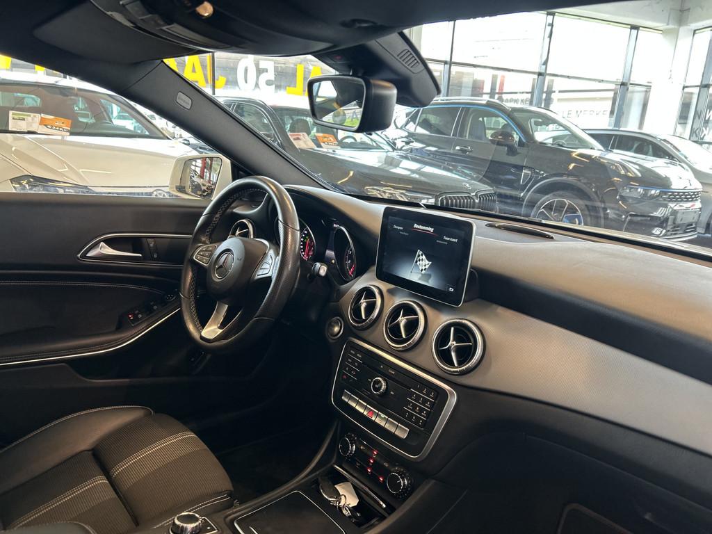 Mercedes-Benz CLA-Klasse 180 Business Solution | Cruise cont, Gebruikt, 4 cilinders, 19 km/l, Sedan