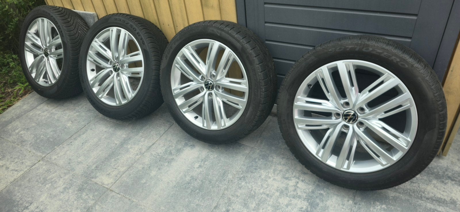 Originele Volkswagen Tiguan 19 inch  235/50 R19, Auto-onderdelen, Banden en Velgen, Gebruikt, Banden en Velgen, Winterbanden, 235 mm