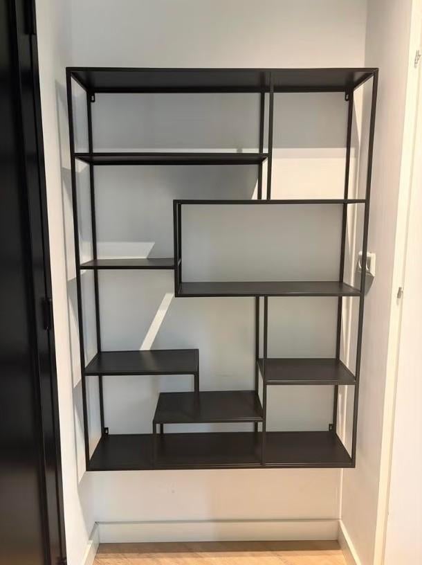 Zwarte metalen vakkenkast - Zo goed als nieuw, Huis en Inrichting, Kasten | Boekenkasten, Ophalen, 100 tot 150 cm, 50 tot 100 cm