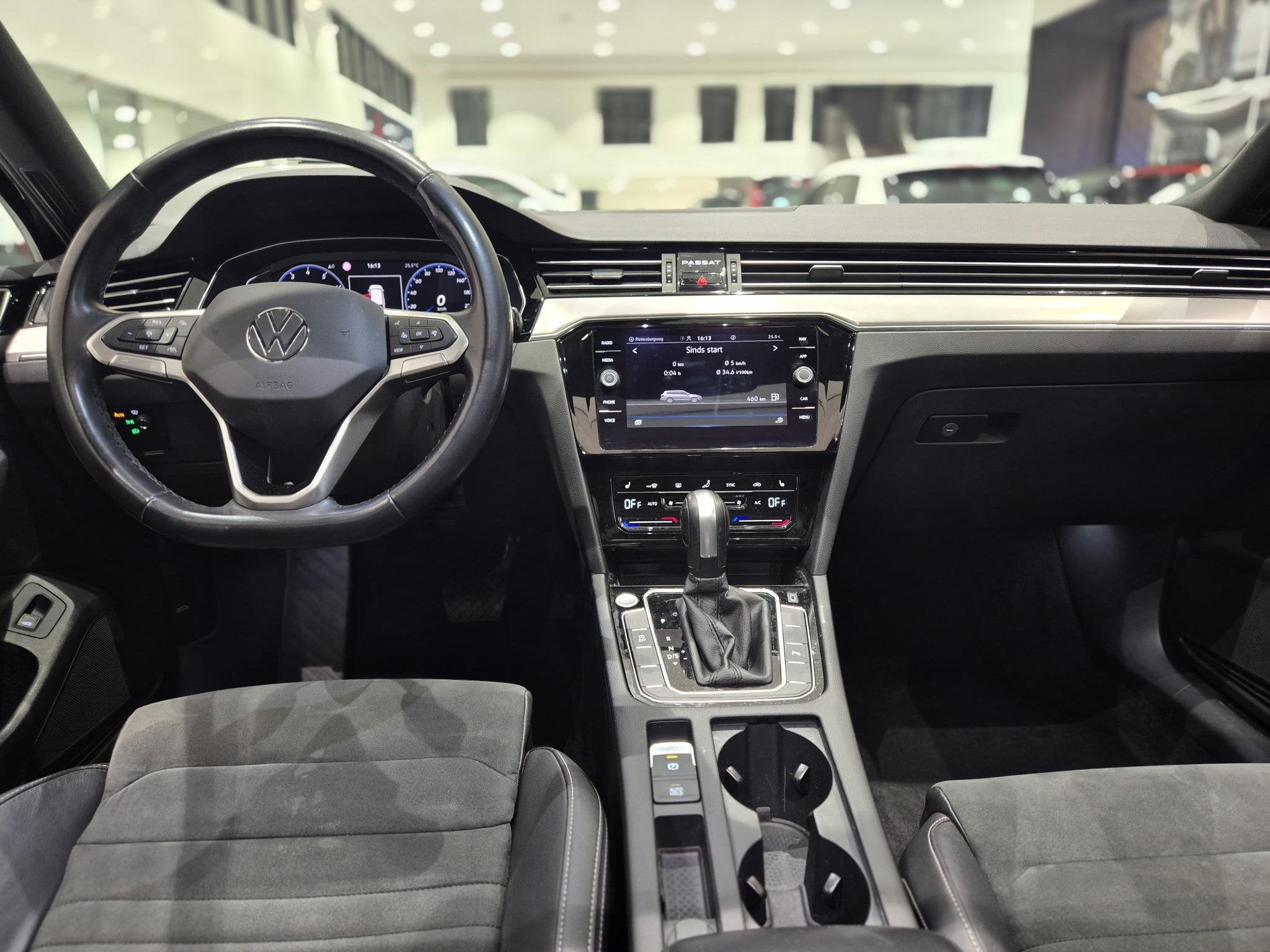 Volkswagen Passat Variant 1.5 TSI Elegance Business R | Pano, Auto's, 730 kg, 4 cilinders, 150 pk, Zwart