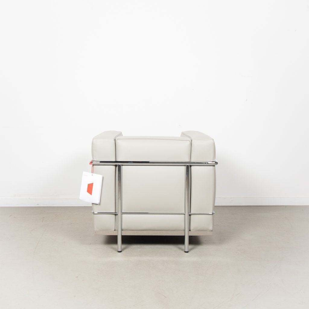 Cassina LC2 Fauteuil Lichtgrijs Leer, Niet ingevuld, Nieuw, Niet ingevuld, Niet ingevuld