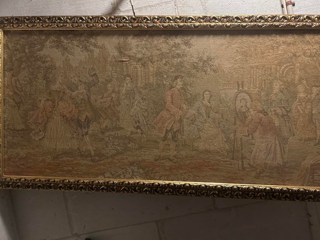 Vintage wandtapijt met klassieke scène en gouden lijst, Antiek en Kunst, Kunst | Schilderijen | Klassiek, Ophalen of Verzenden