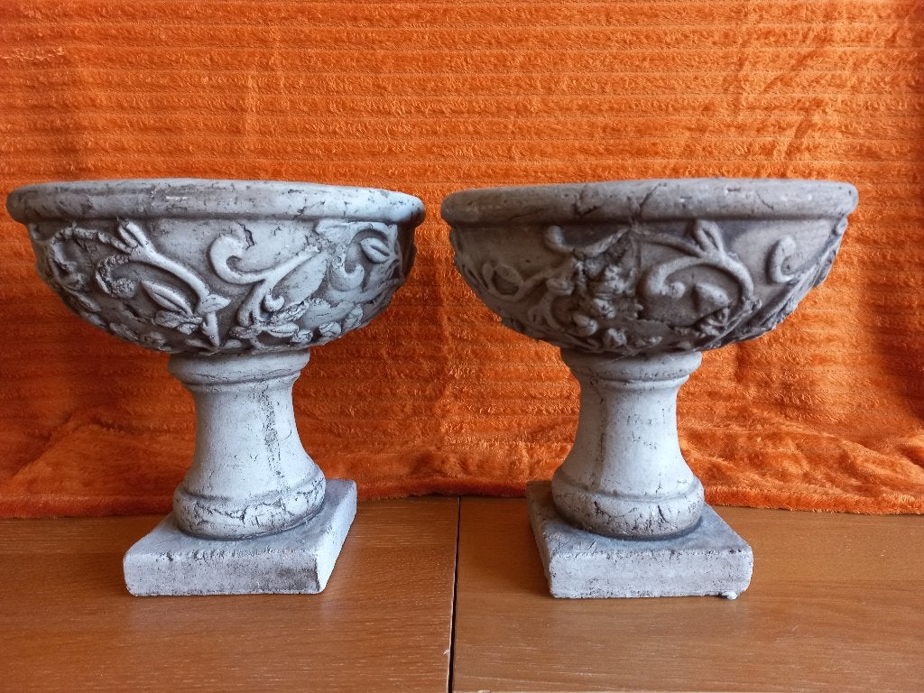 Betonnen schalen op poot. Hoogte 25cm breedte 25cm., Ophalen, Schaal, Overige vormen, Steen of Aardewerk