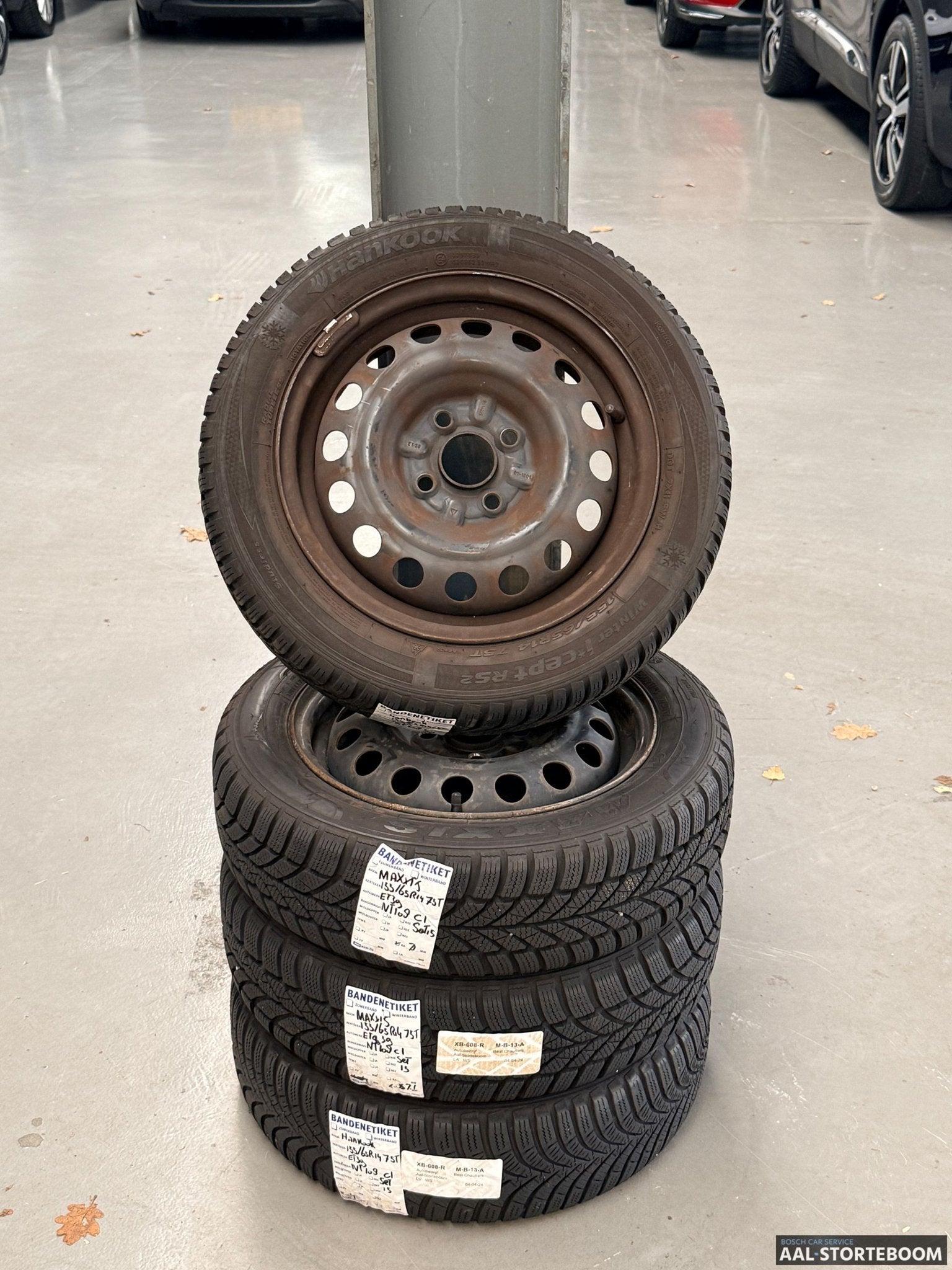 Winterbandenset  op stalen velgen voor Peugeot 108 / Citroen, Ophalen, 14 inch, Gebruikt, 155 mm