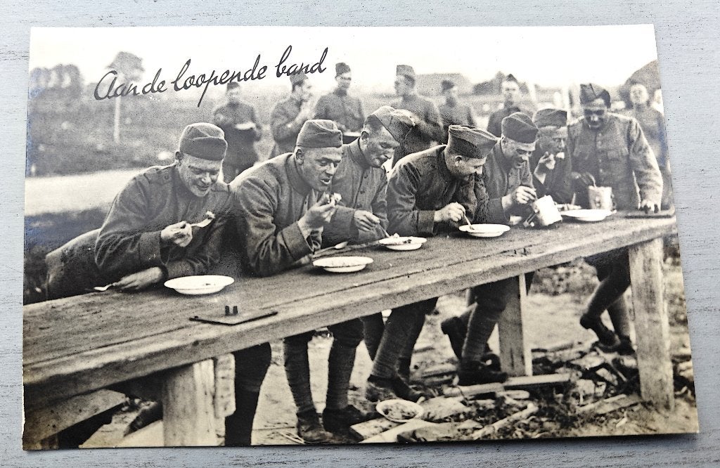 WO2 Mobilisatiekaart: Militairen eten in kampement 1939-1940, Ophalen of Verzenden, 1940 tot 1960, Ongelopen, Noord-Brabant