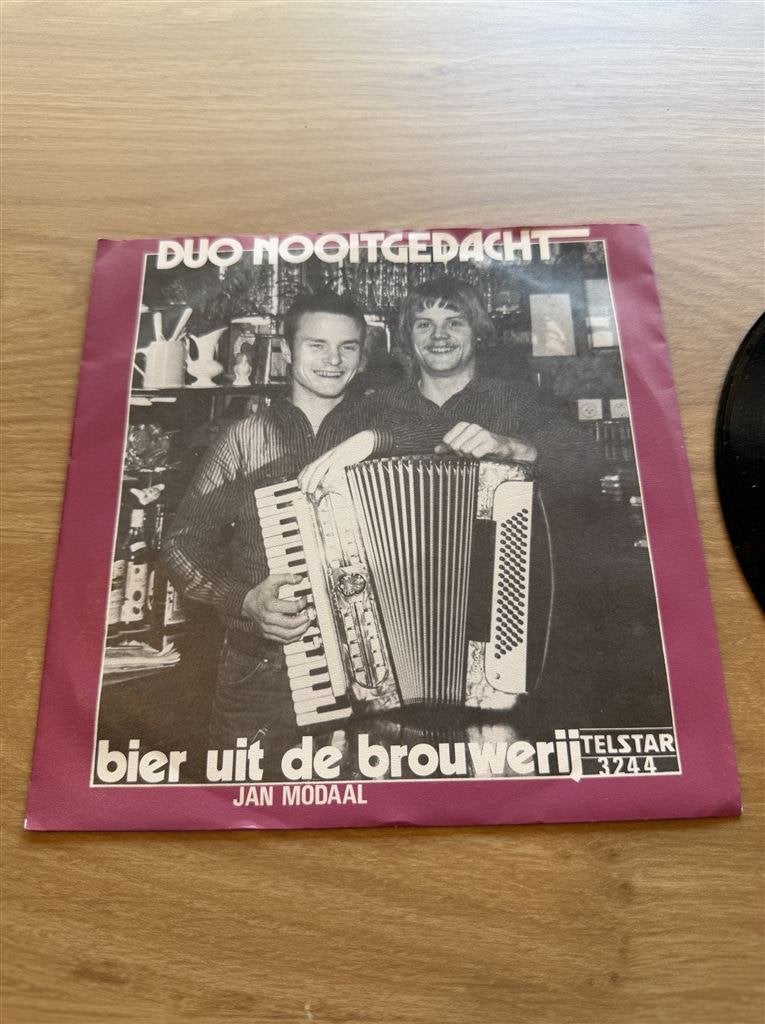 Duo nooitgedacht - bier uit de brouwerij, Cd's en Dvd's, Ophalen of Verzenden, Zo goed als nieuw, Nederlandstalig
