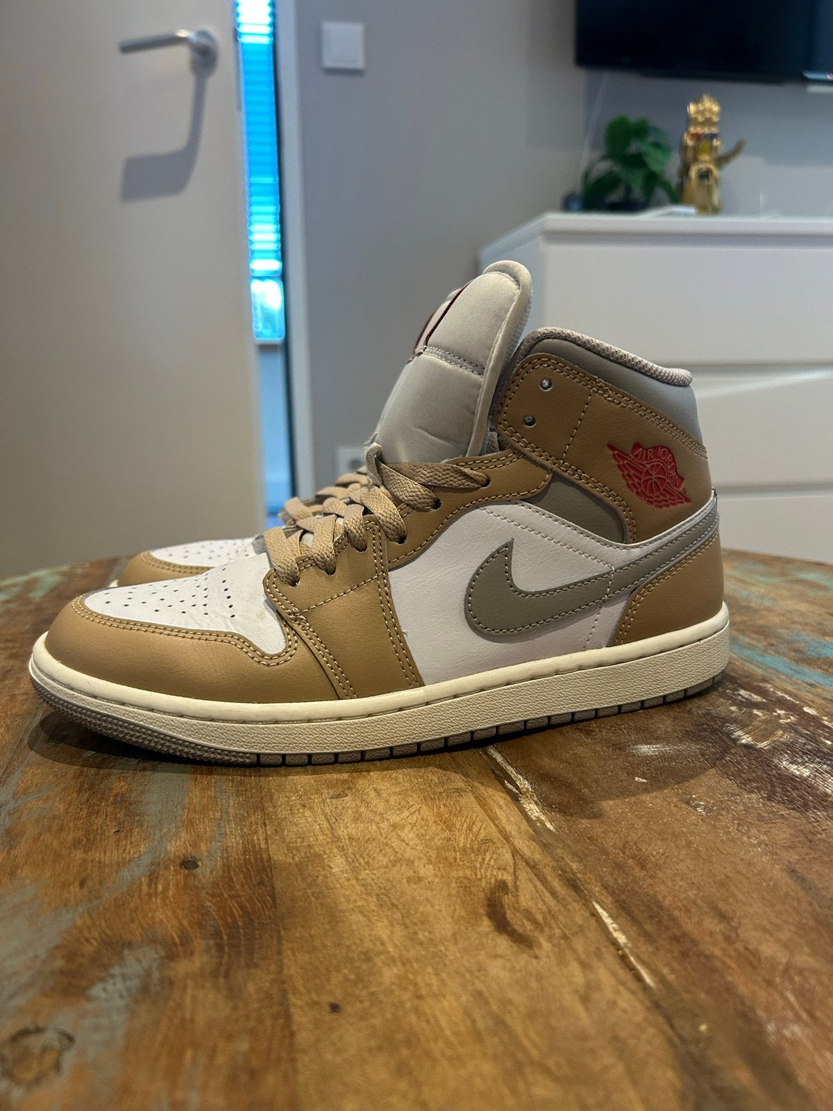 Nike Air Jordan 1 Mid maat 40.5, Ophalen of Verzenden, Zo goed als nieuw, Bruin, Sneakers of Gympen
