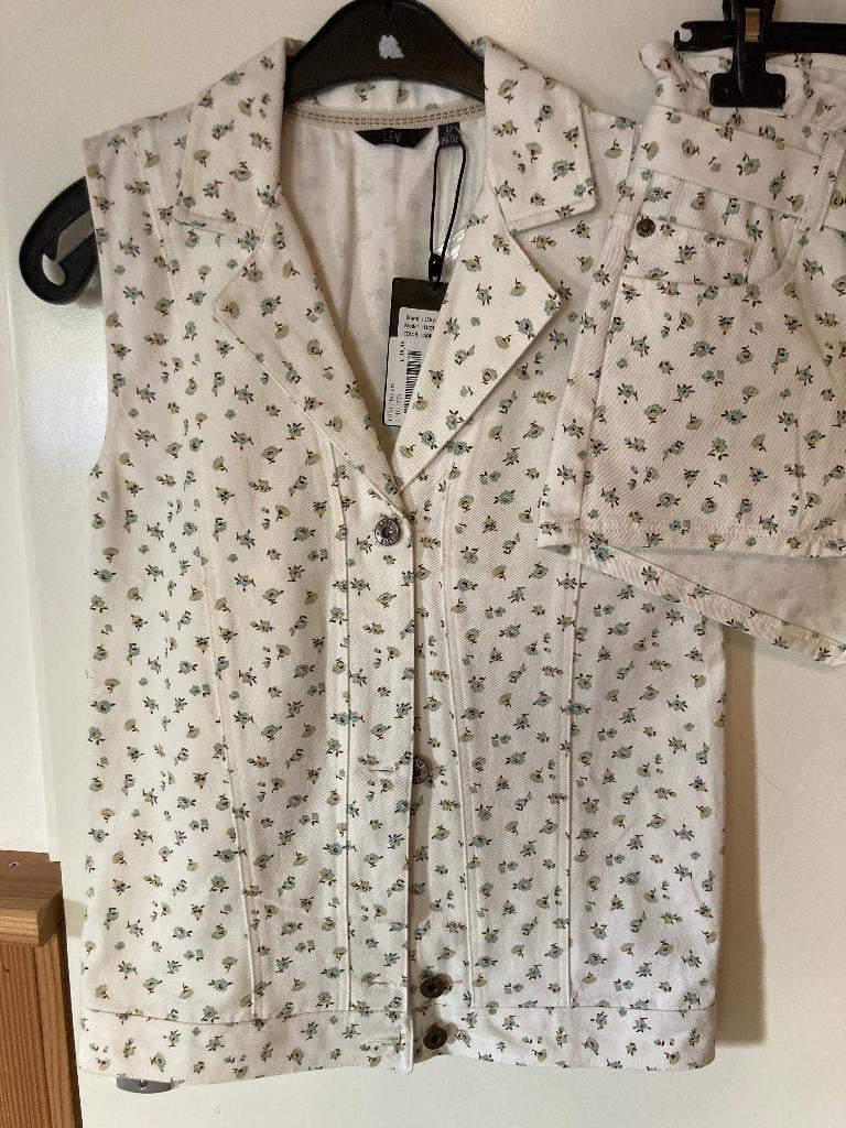 LEVV gilet flowers nieuw mt 152, Kinderen en Baby's, Kinderkleding | Maat 152, Meisje, Trui of Vest, Nieuw, Ophalen of Verzenden