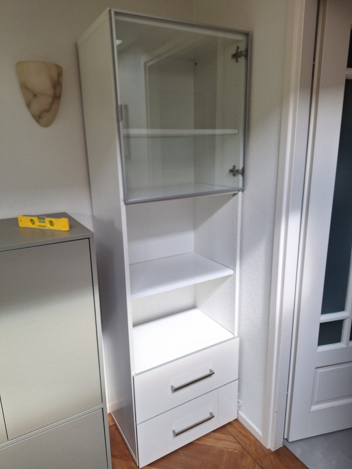 Witte kast met glazen deur en lades, Huis en Inrichting, Ophalen, Minder dan 50 cm, Gebruikt, Met deur(en)