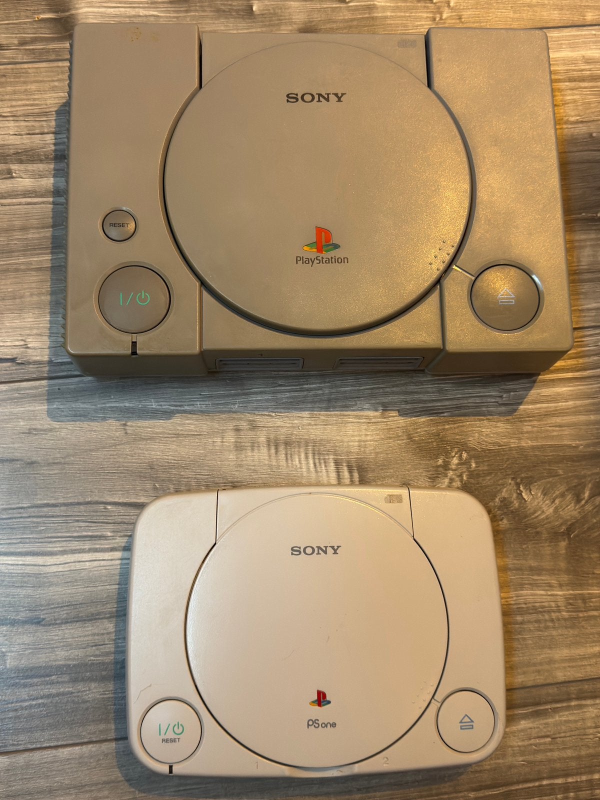 DEFECT 2x playstation 1 ps one, Ophalen of Verzenden, Niet werkend, Zonder controller