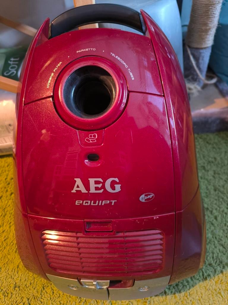 AEG Equipt stofzuiger - Krachtig en Compact, Witgoed en Apparatuur, Stofzuigers, Stofzak, Gebruikt, Stofzuiger, Ophalen of Verzenden