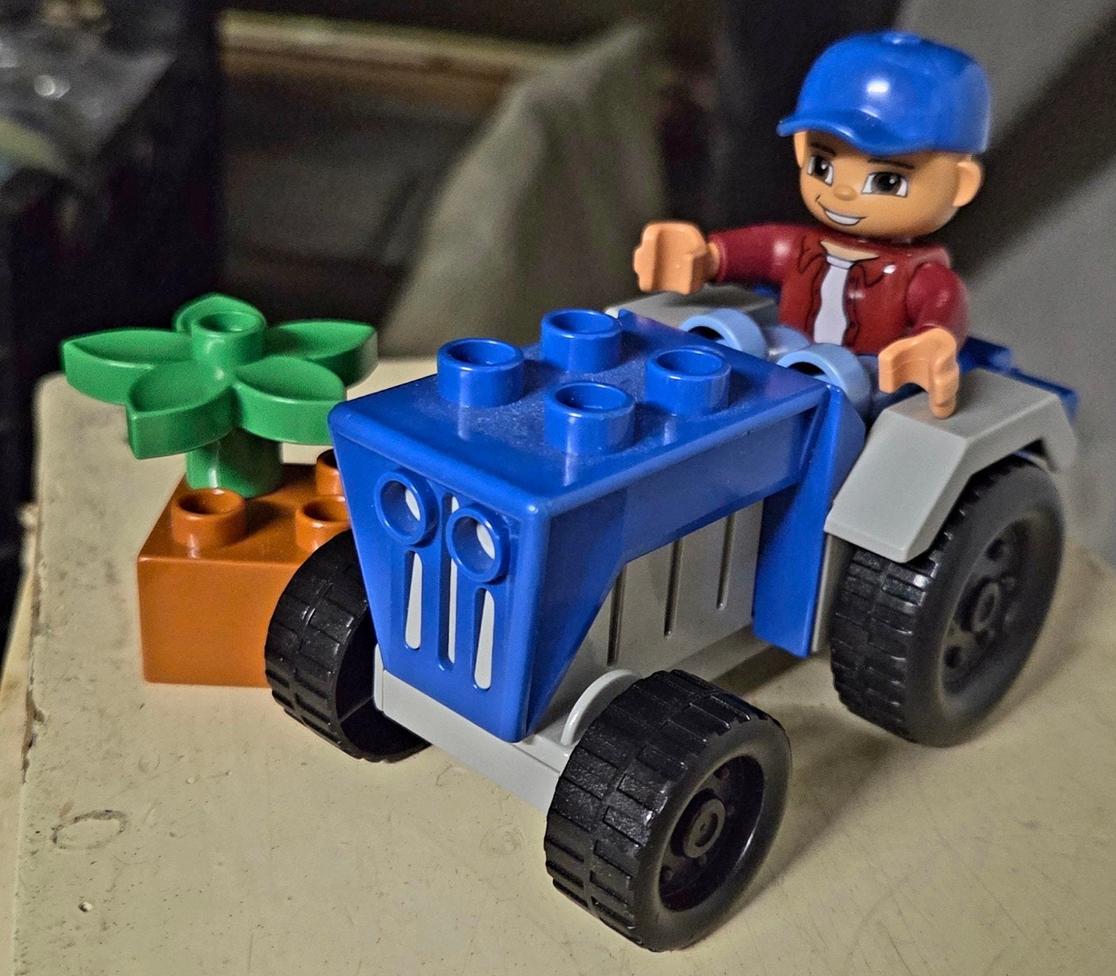 Lego-ville Duplo blauwe Tractor / trekker  met boer, Ophalen of Verzenden, Zo goed als nieuw, Duplo, Complete set