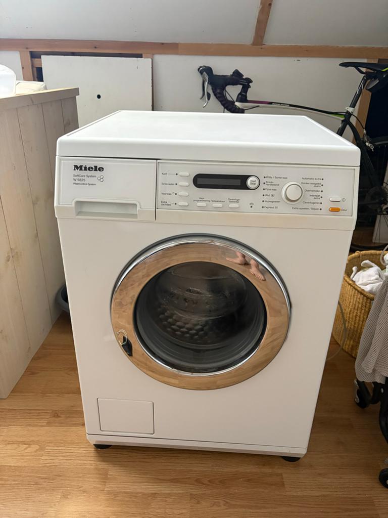 Miele W 5825 Softcare System Wasmachine, Witgoed en Apparatuur, Wasmachines, Gebruikt, Voorlader, 6 tot 8 kg, 85 tot 90 cm, 1200 tot 1600 toeren