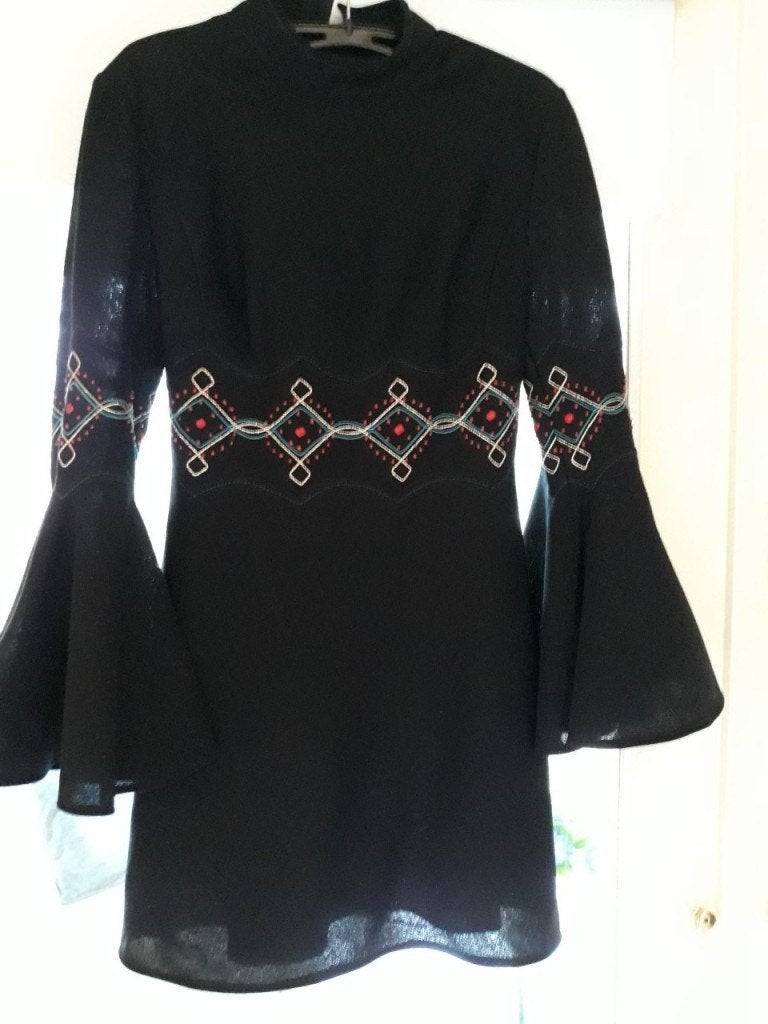 HÉÉL MOOI ZWART JURKJE MET HANDWERK BORDUURSEL.IS 2XGEDRAGEN, Zwart, Ophalen of Verzenden, Zo goed als nieuw, Maat 36 (S)